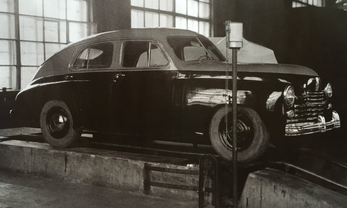 1-1-3-4-1-@-GAZ M 25-1945-prototyp-.jpg