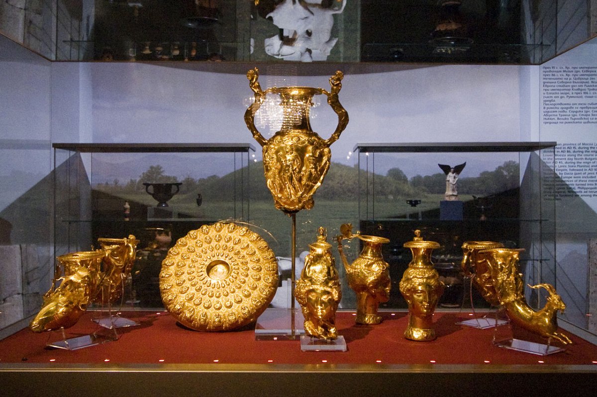 1280px-Sofia_-_Panagyurishte_Thracian_Gold_Treasure.jpg