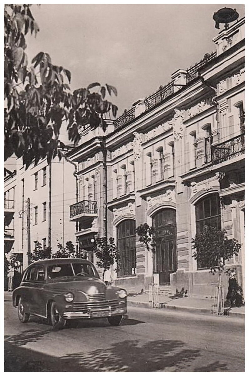 1950-е гг. Ул. Ленина (ныне), ресторан Ока.jpg