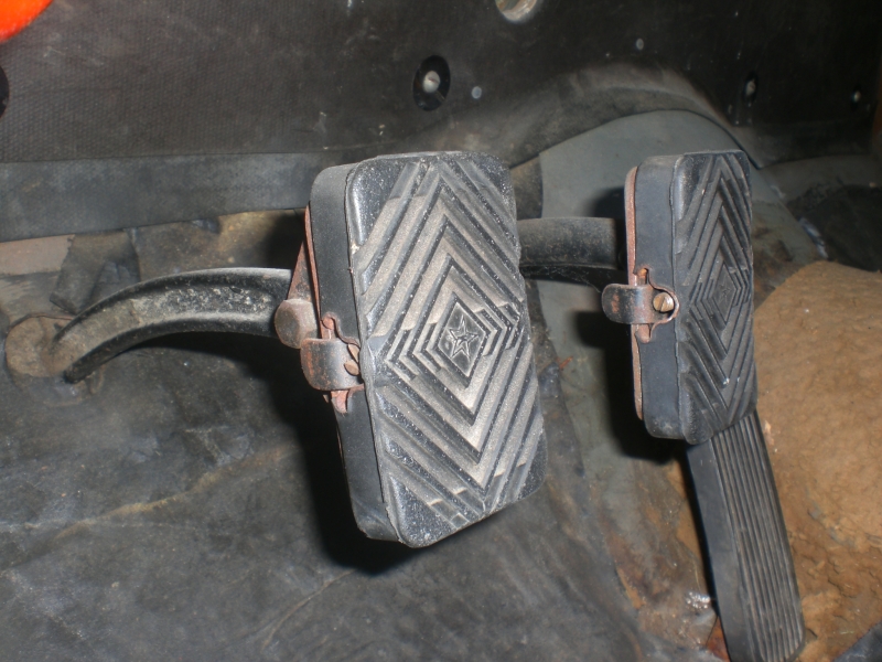 1952 Pobeda Pedal pads 2.jpg