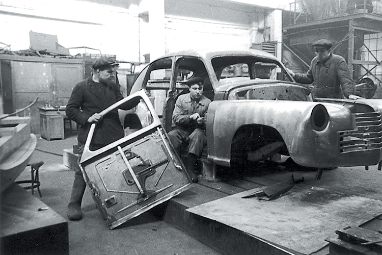4-1Pobeda-prototype-building.jpg