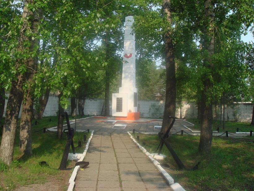 5668_Вид_на_братскую_могилу.JPG