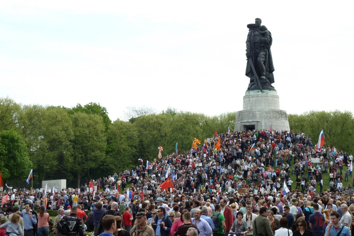 фото советский солдат в трептов парке