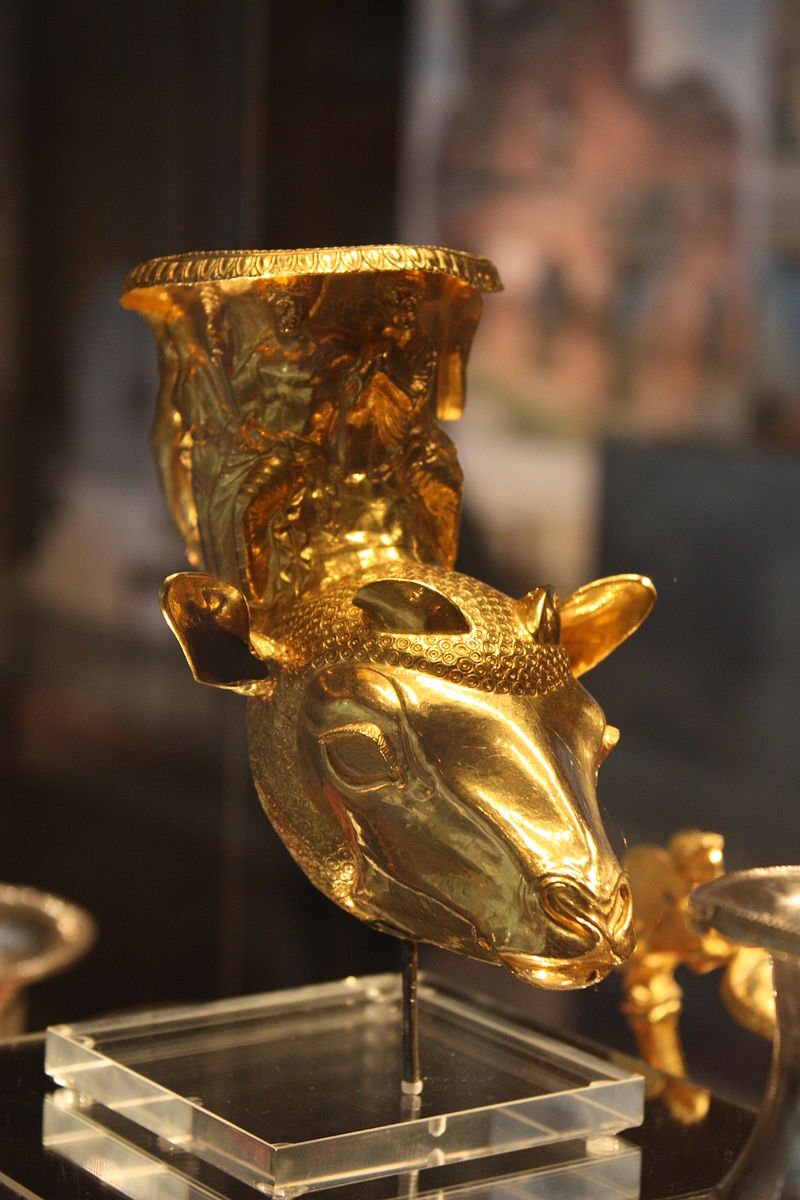800px-National_History_Museum,_Sofia,_Bulgaria_20090405_331.JPG