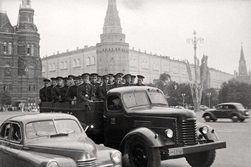 a-swissman-in-moscow-leonard-gianadda--1957--13.jpg