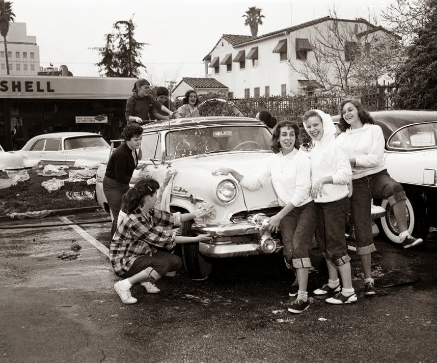 Car wash, 1950s.jpg