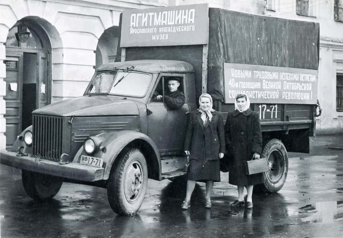 ГАЗ-51 ЯКМ на Советской пл.JPG