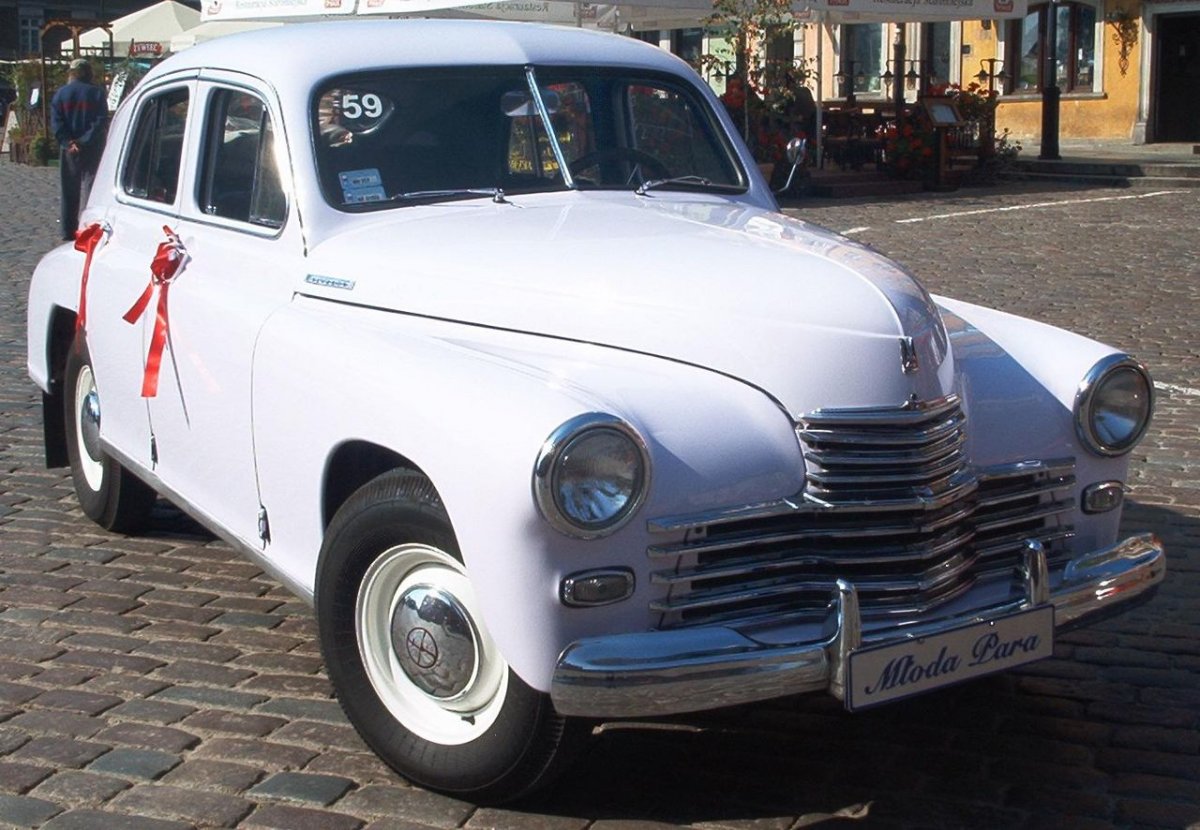 GAZ-M-20_-Pobeda-_in_Warszawa_ceremonial_events_(front_view) (1).jpg