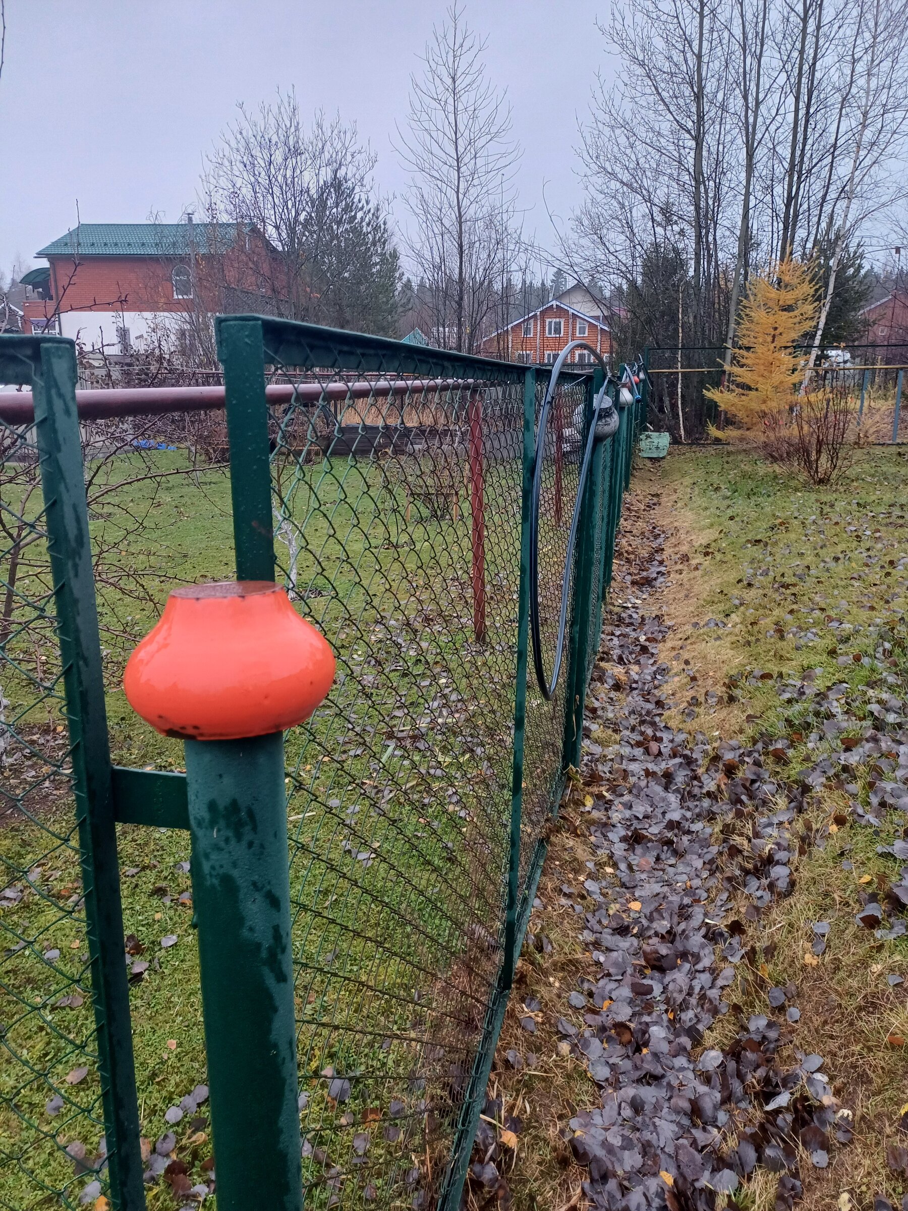 горшки на заборе.jpg