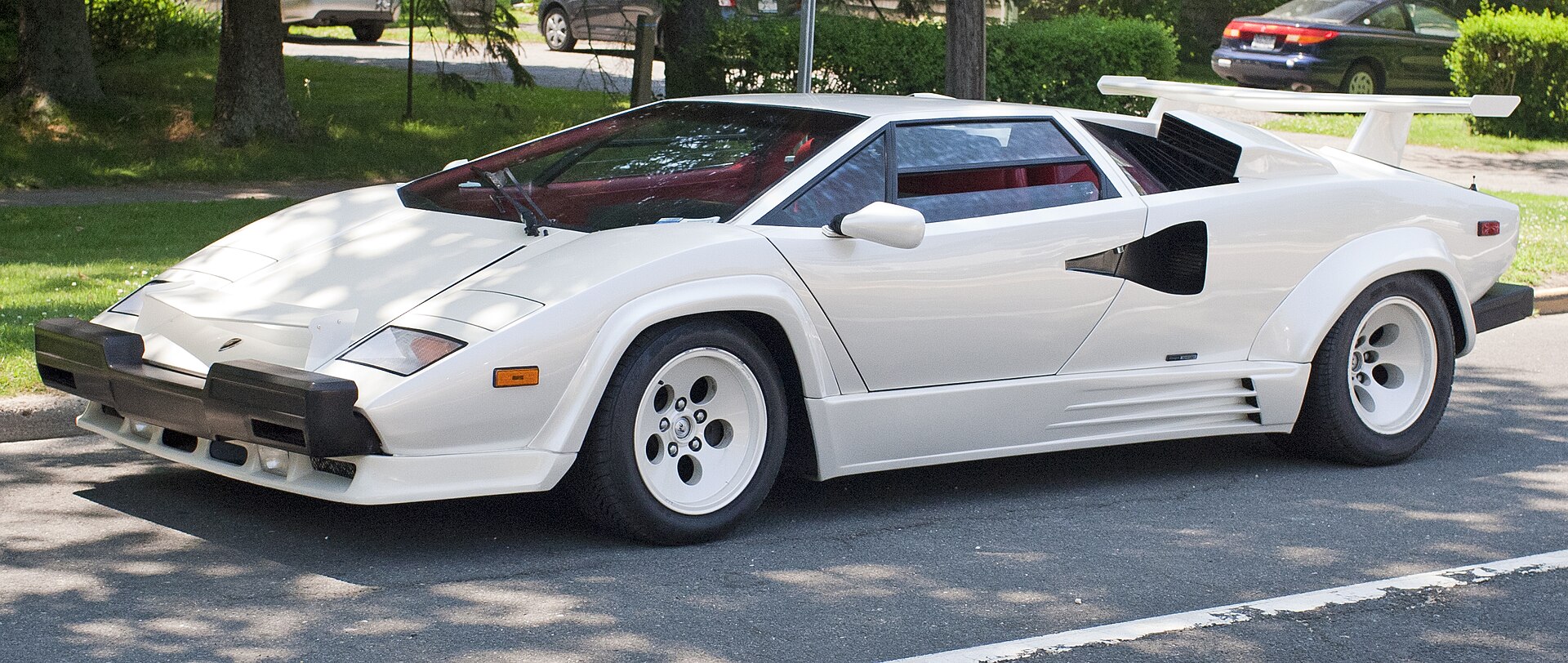 Lamborghini_Countach_US_spec_5000QV.jpg