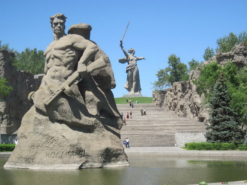 mamaev-kurgan-die-in-the-last-ditch_1.thumb.jpg.27bc8c36368fb125943754cc3bef23e1.jpg