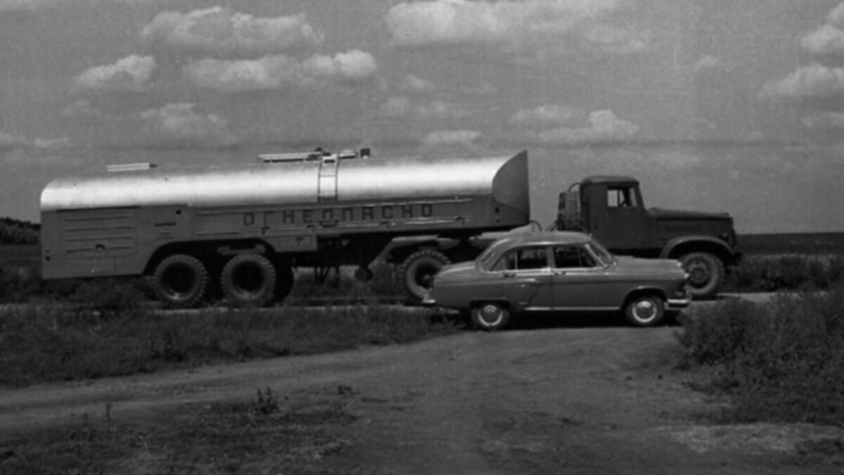 S00121-195236.jpg