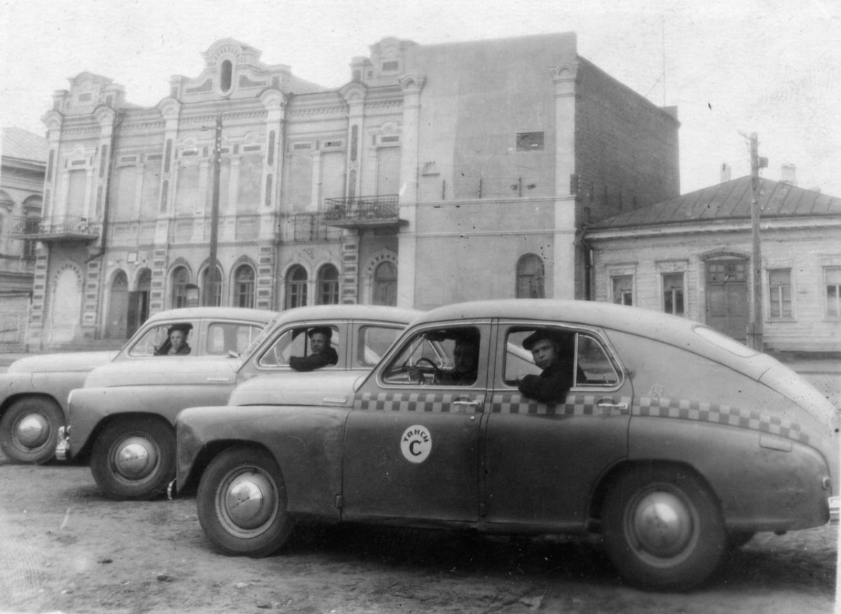 Стерлитамак стоянка около драмтеатра.jpg