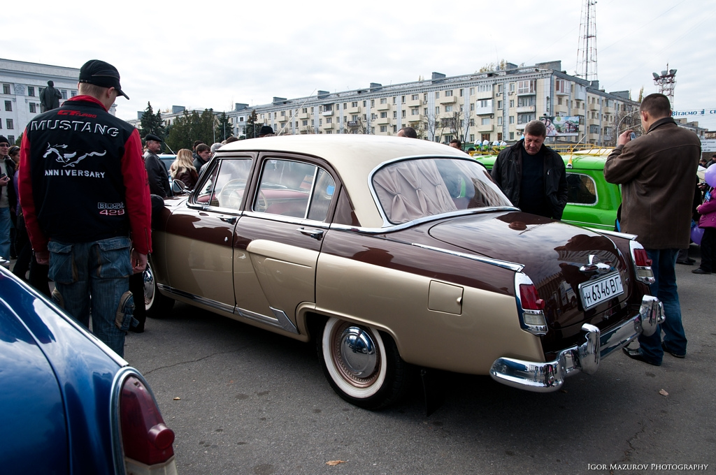 Volga-gaz-21-metallic-fins.jpg