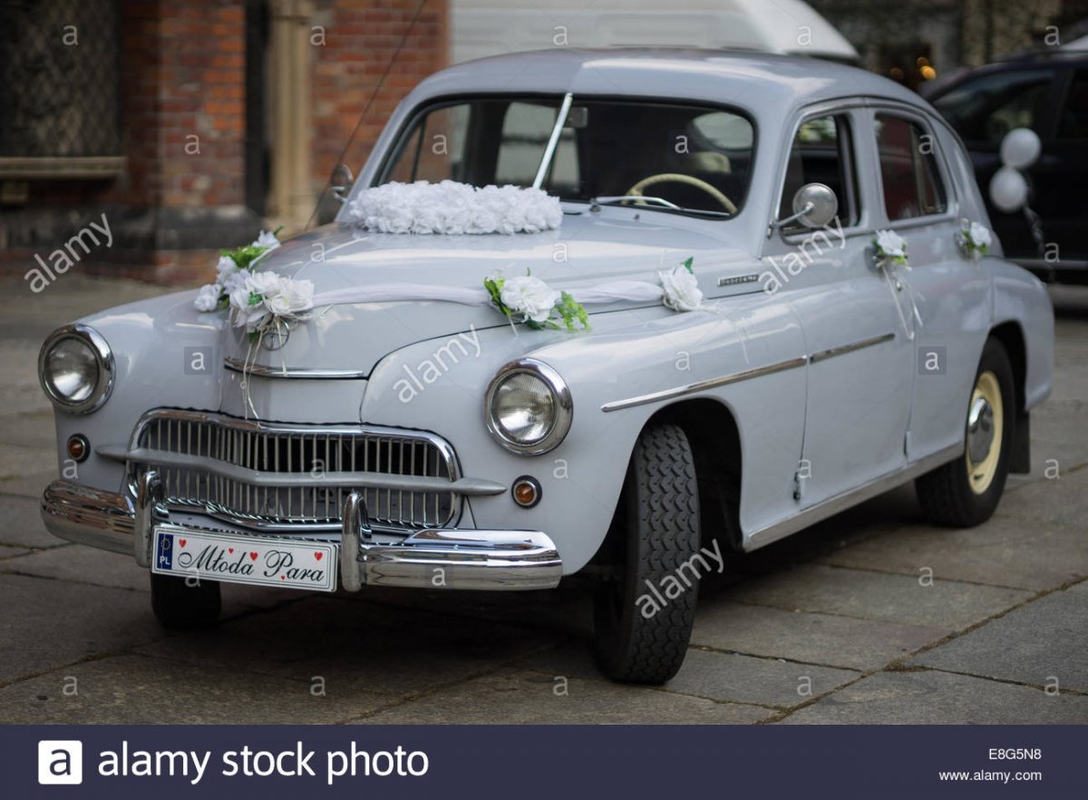 warszawa-m20-pobieda-vintage-car-E8G5N8 (1).jpg