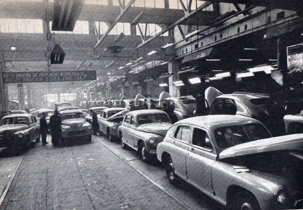 Warszawa_lata_50.XXw._linia_montazowa.jpg