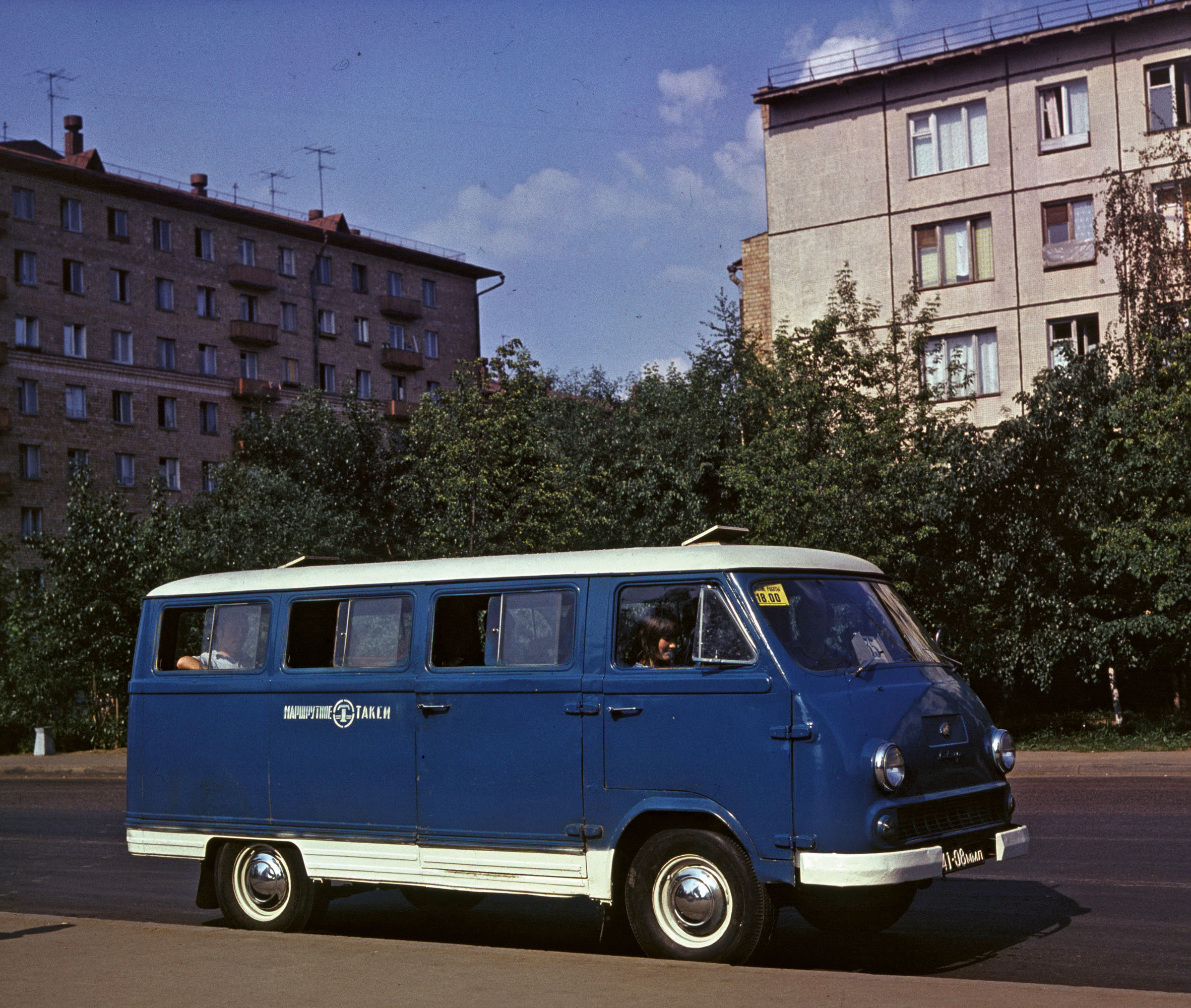 Старое маршрутное такси. РАФ 977. РАФ-977д микроавтобус. Советский микроавтобус РАФ 977. Микроавтобус РАФ 1968.